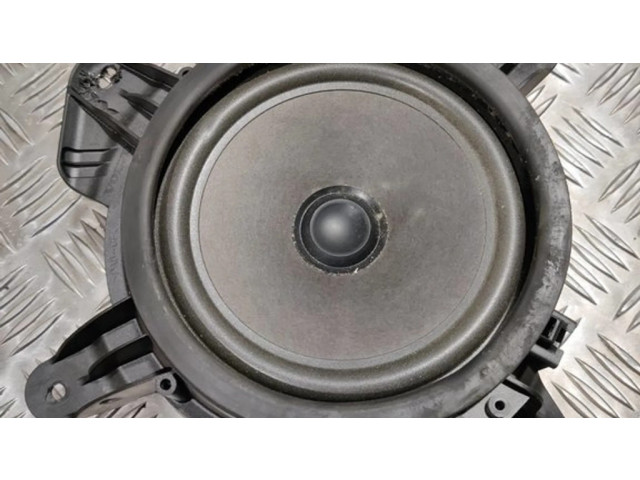 Громкоговоритель (громкоговорители) в передних дверях