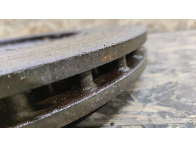 Передний тормозной диск Alfa Romeo Giulia 2.0