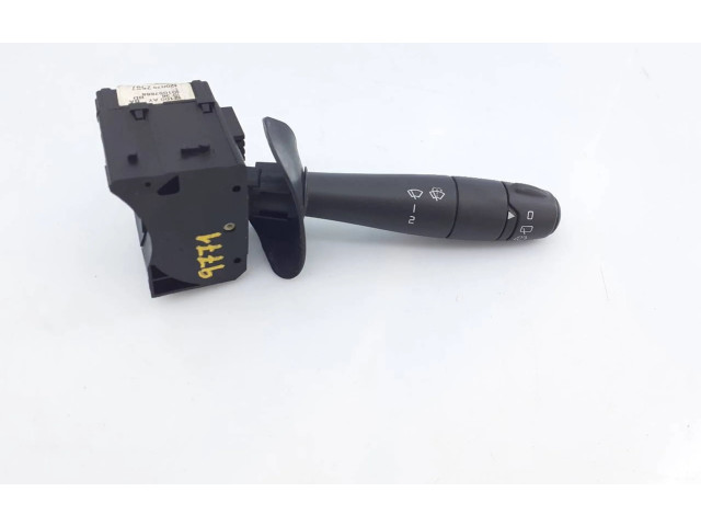 Ручка стеклоочистителей 901057668 Dacia Duster