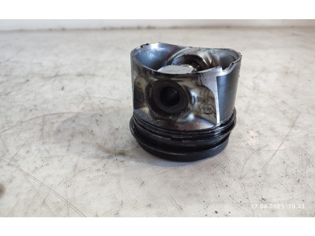  Поршень    Nissan X-Trail T30  