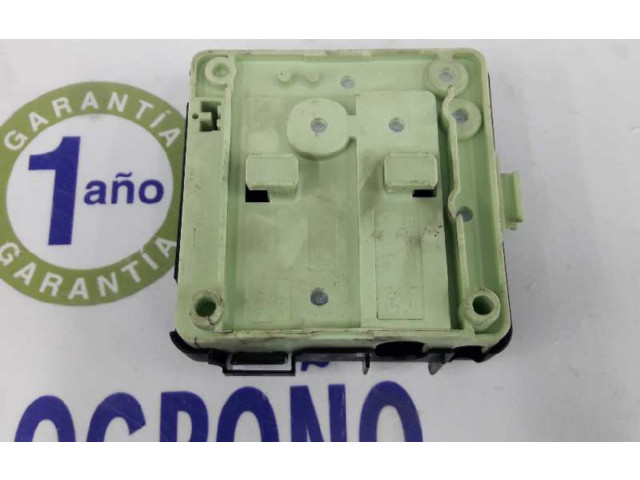 Блок предохранителей 61136928945, 6928945   BMW X3 E83    