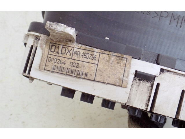 Панель приборов MR480266 Mitsubishi Carisma