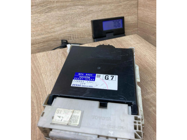 Блок предохранителей  8922147242, 8273047420A   Toyota Corolla Verso AR10    