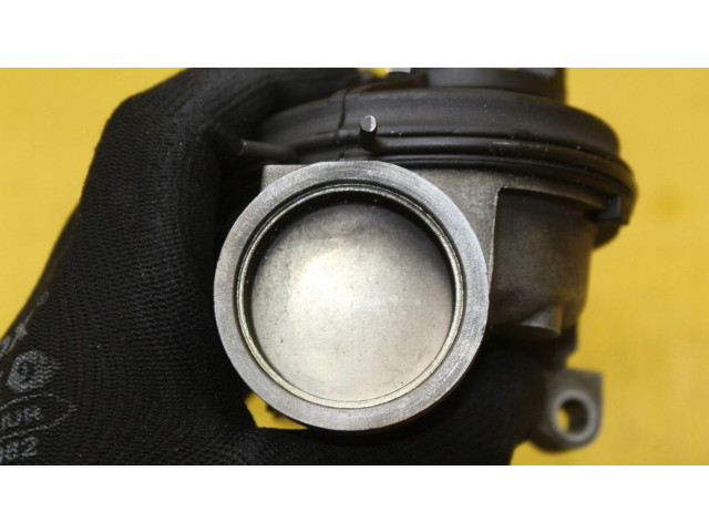 Čerpadlo oleje 057115253C Audi A8 S8 D3 4E