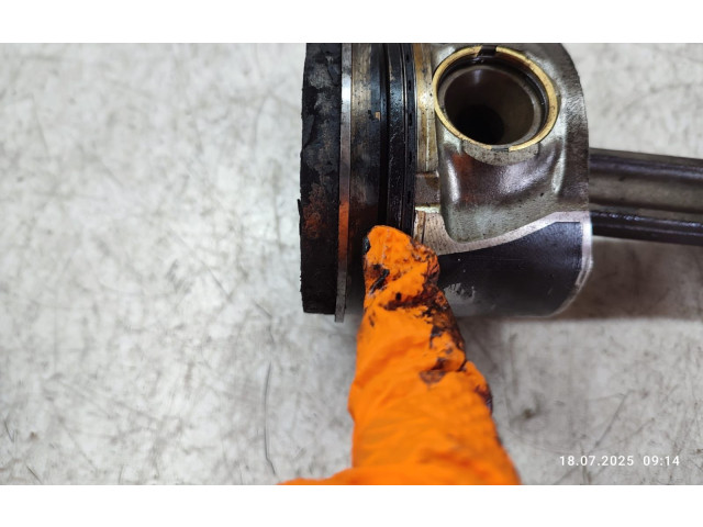 Píst Hyundai Santa Fe d4eb