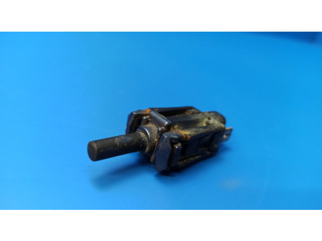 Передний датчик открытия / закрытия двери (крыло)