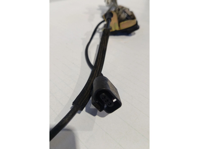 Замок багажника 3B9827297A, COMPISTOLAELETRICA    Volkswagen PASSAT B5.5 2001 - 2005 года