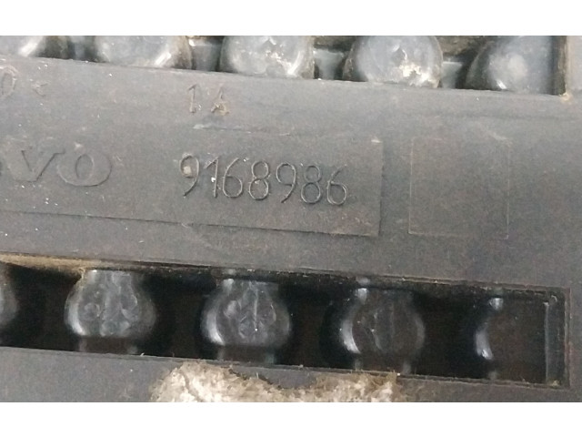 Блок предохранителей 9168986   Volvo S80    