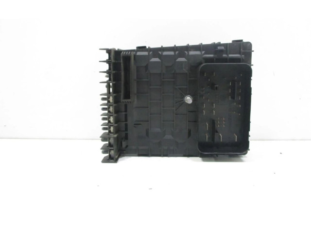 Блок предохранителей 1K0937125D Skoda Yeti (5L)