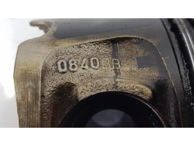 Píst 11257810825, 7810825 BMW 1 E81 E87 pro naftový motor 2.0