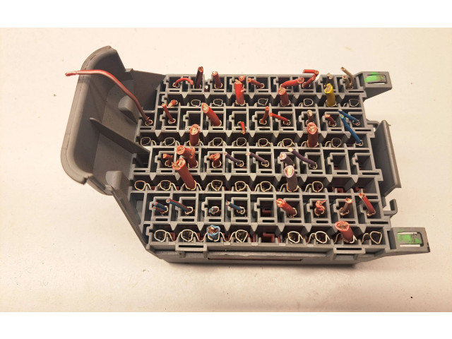 Блок предохранителей 9162439 Volvo V70