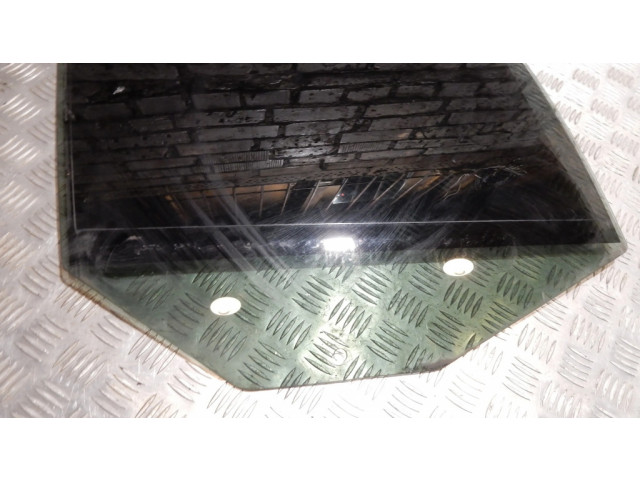 Основное стекло задних дверей