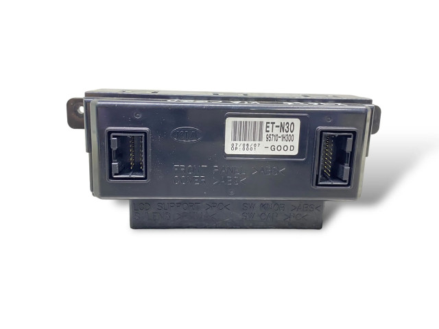 Дисплей    957101H300   KIA Ceed