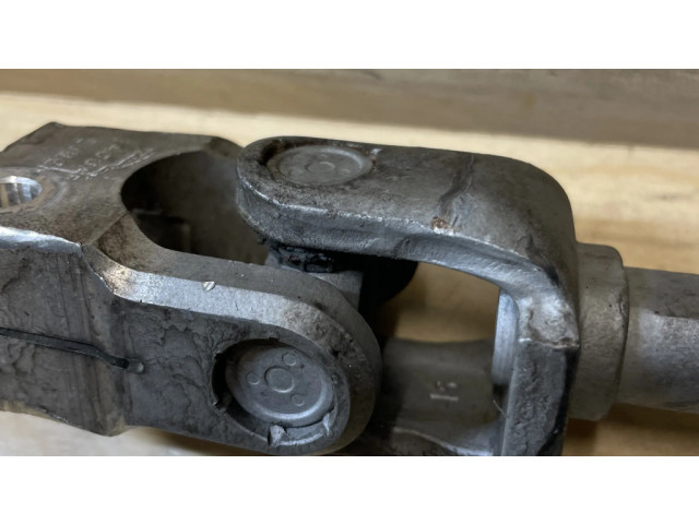 Крестовидная связь оси рулевого колеса