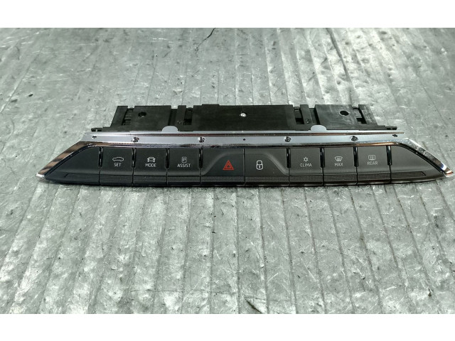 Блок предохранителей 5E3925200G Skoda Octavia Mk4