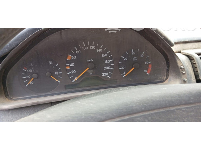 Панель приборов    Mercedes-Benz E W210       