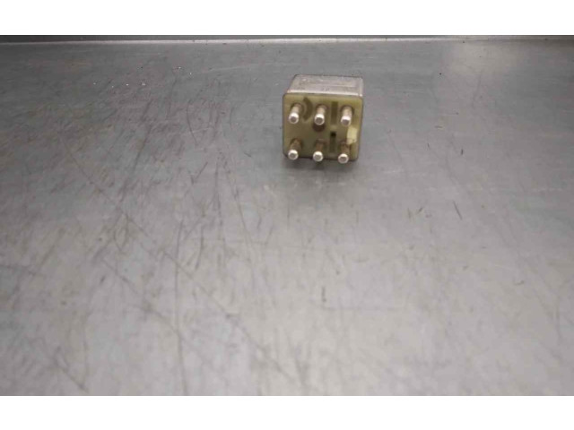 Блок предохранителей 0015425319 Mercedes-Benz E W124