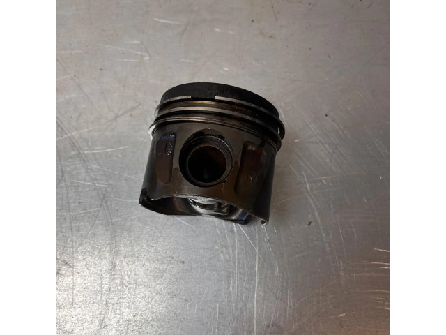 Píst 8340F Mercedes-Benz ML W164 pro naftový motor 3.0