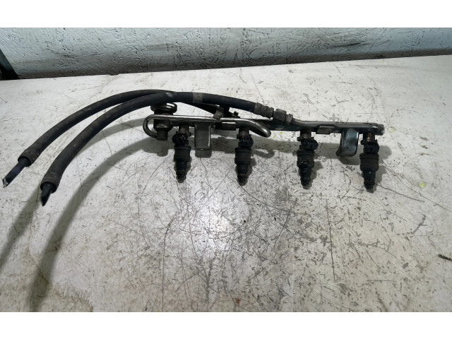 Топливная рампа 058133681   Audi A6 S6 C5 4B  