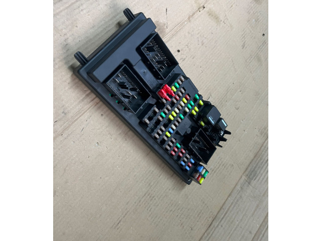 Блок предохранителей DW9314F041 Jaguar XJ X351