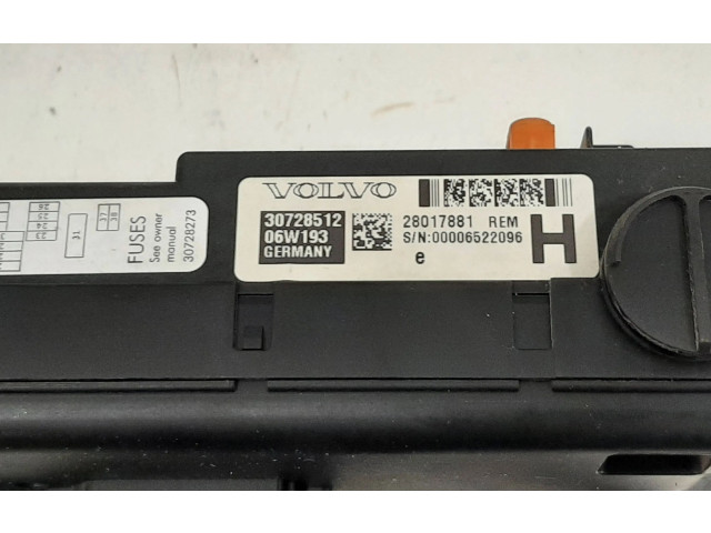 Блок предохранителей 30728512, 28017881   Volvo V70    