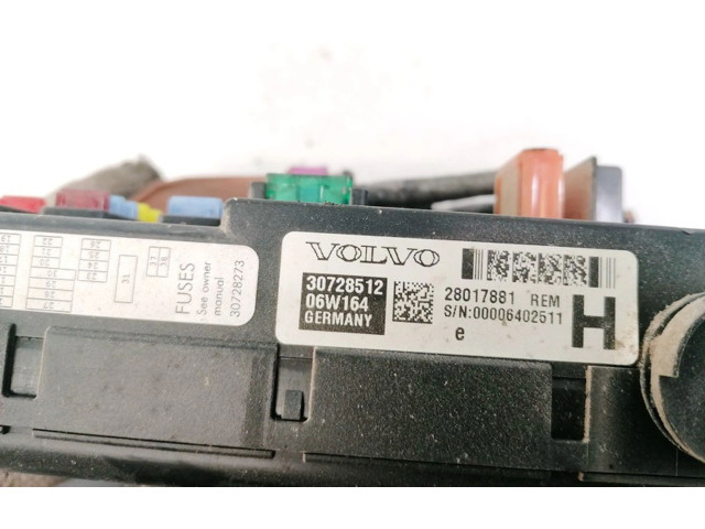 Блок предохранителей  30728512, 28017881   Volvo V70    