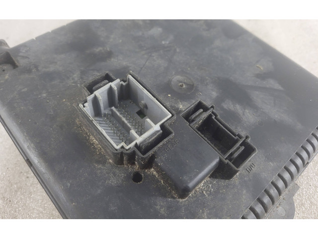 Блок предохранителей 30728512, 06W331   Volvo S80    