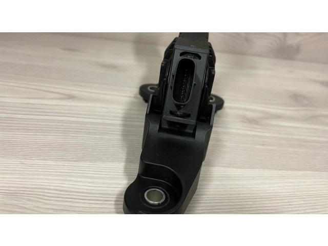 Педаль акселератора