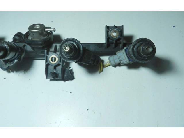 Топливная рампа 7700868573D   Renault Clio II  