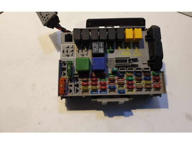   Pojistková skříňka 24431677   Opel Zfira A 2005