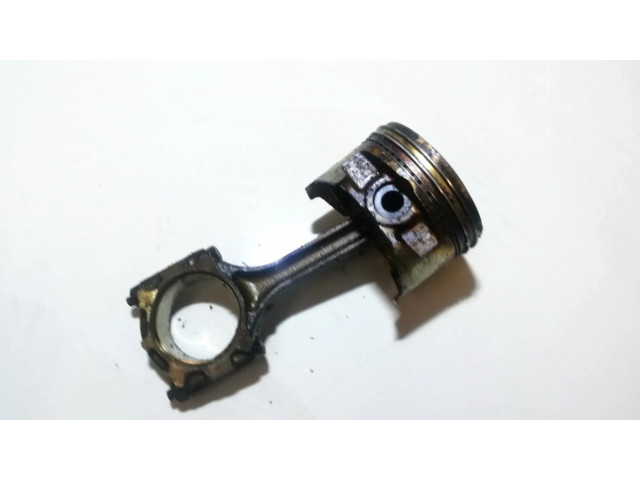  Поршень с шатуном    Mitsubishi Carisma для бензинового двигателя 1.6