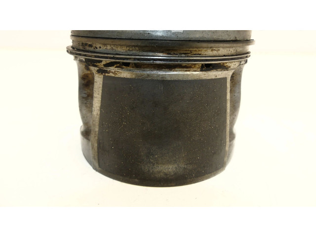 Píst 55598378 Opel Astra K