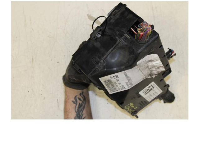   Pojistková skříňka    Ford C-MAX II 2010