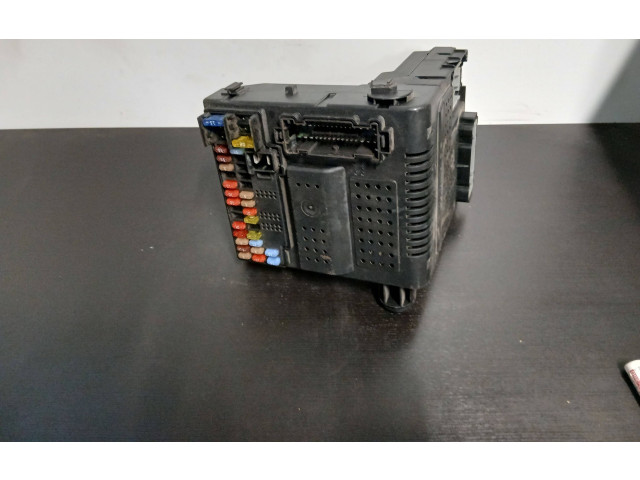 Pojistková skříňka 30728542, 04W522 Volvo S80 2005
