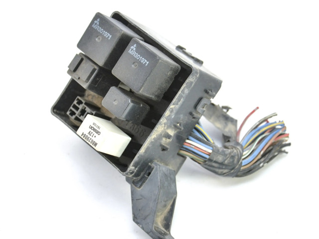   Pojistková skříňka MR482591, PR045-00000   Mitsubishi Pajero 1990