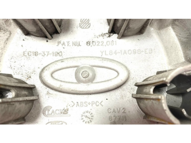 Заводская крышка (крышки) от центрального отверстия колеса