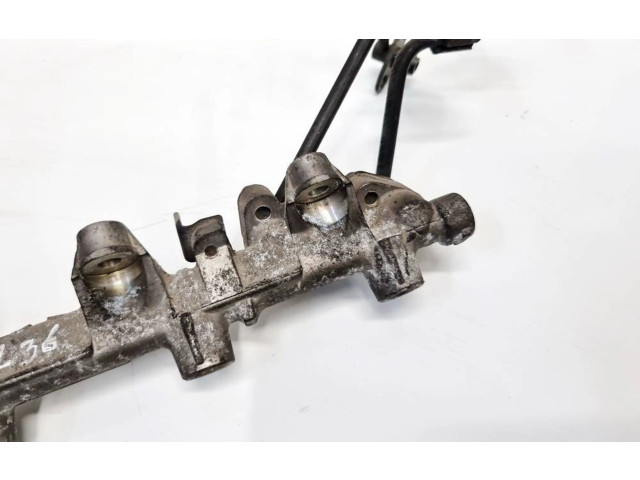 Топливная рампа Mitsubishi Carisma