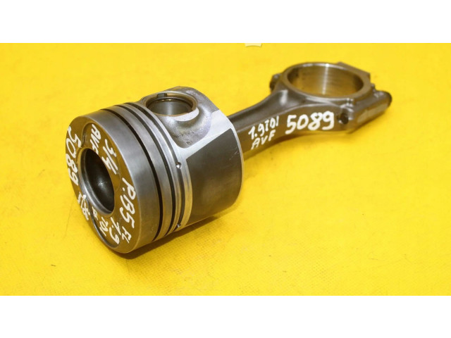 Píst Audi A4 S4 B6 8E 8H