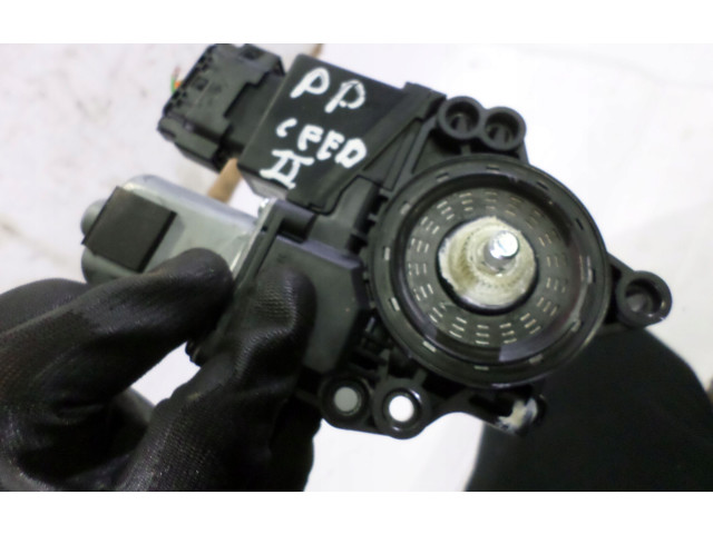 Передний двигатель механизма для подъема окон