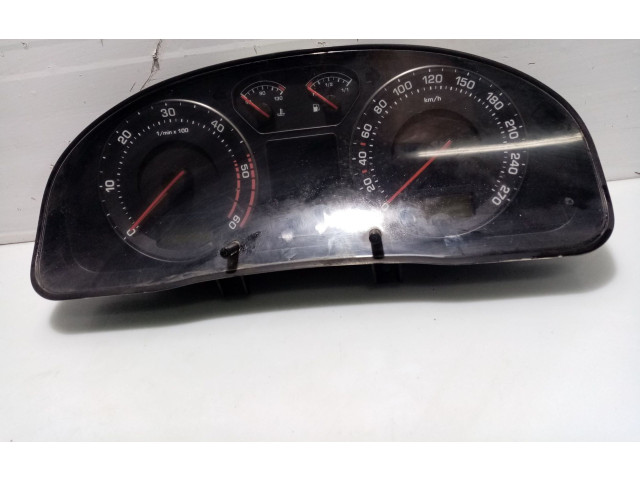 Панель приборов 3U0920811AKD0, 3U0920841A Skoda Superb B5 (3U)