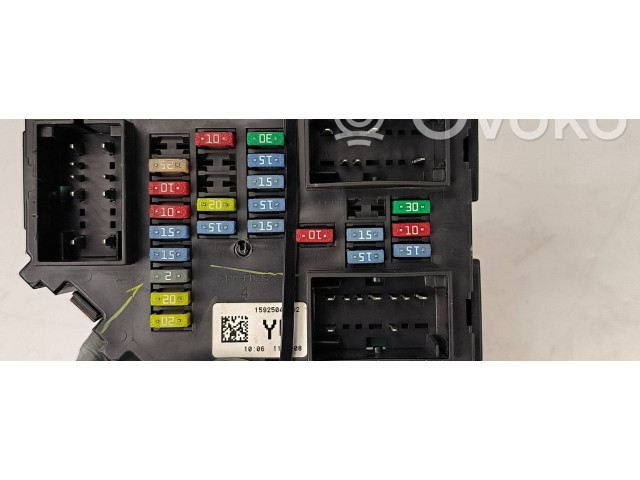 Pojistková skříňka 15925044 Cadillac Escalade 2007