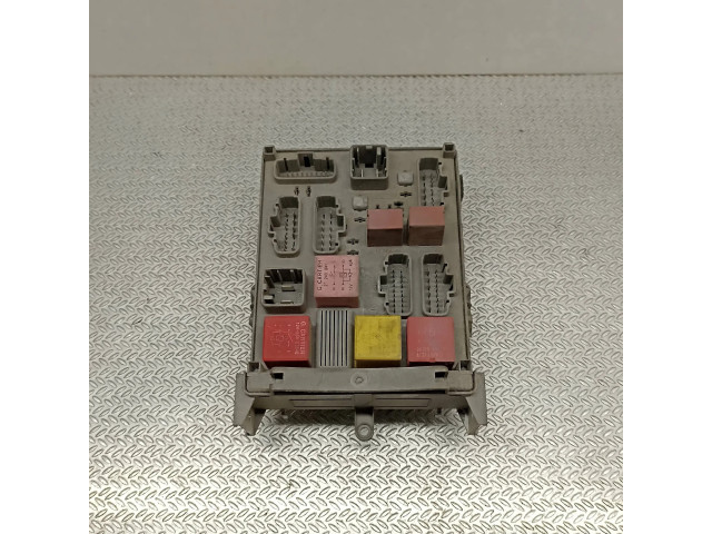 Pojistková skříňka 8200283817, 8200004201E Renault Vel Satis 2004