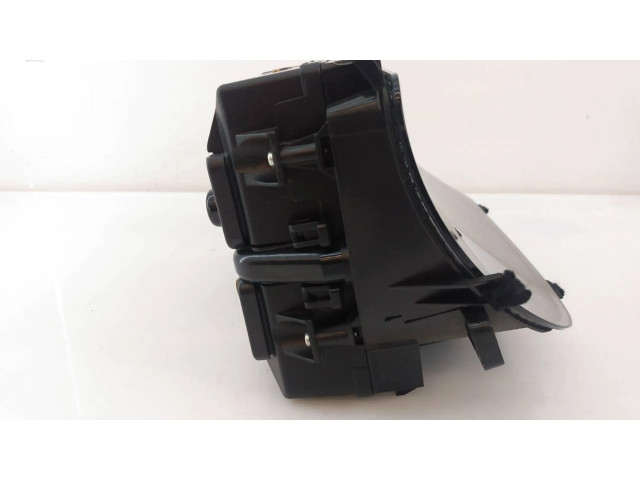 Радио/ проигрыватель CD/DVD / навигация