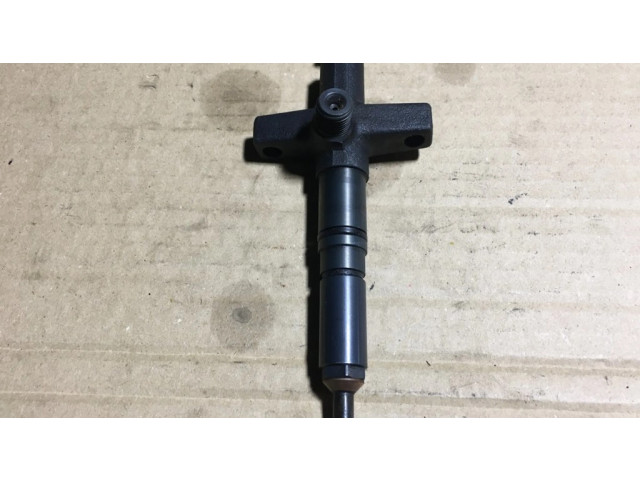 Vstřikovač 484410   Mitsubishi Pajero  pro naftový motor 3.2  