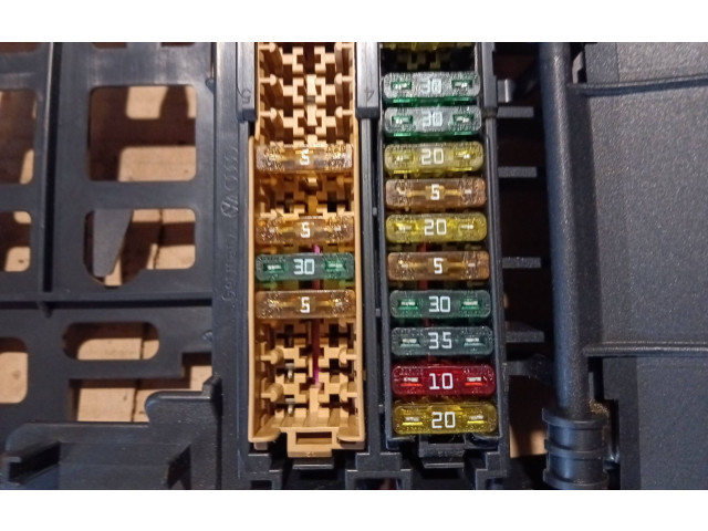 Блок предохранителей  4f0971845   Audi A6 S6 C6 4F    