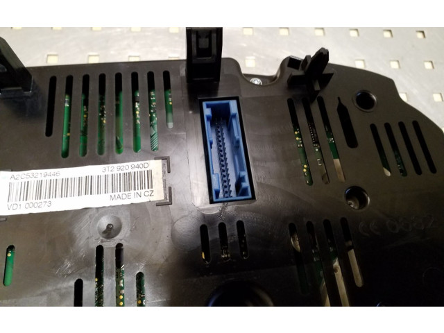 Панель приборов 3T2920940D   Skoda Superb B6 (3T)       