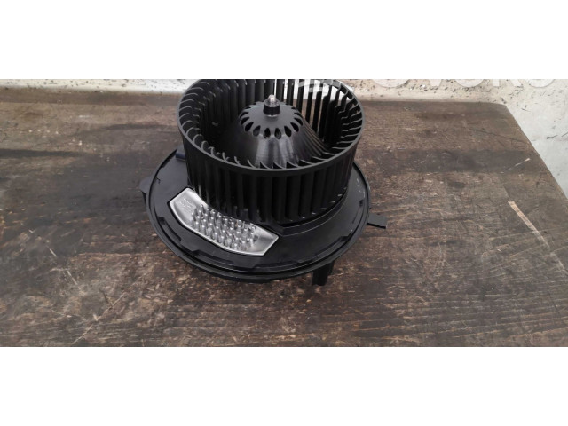 Вентилятор печки 5WB819015, 5Q0907521F Skoda Karoq