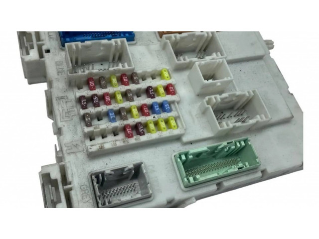 Блок предохранителей DV6T14A073DK, 517603F15   Ford Focus    