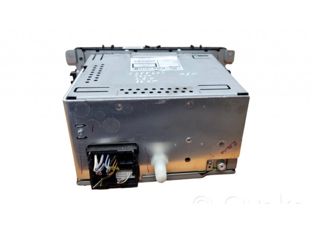 Радио/ проигрыватель CD/DVD / навигация