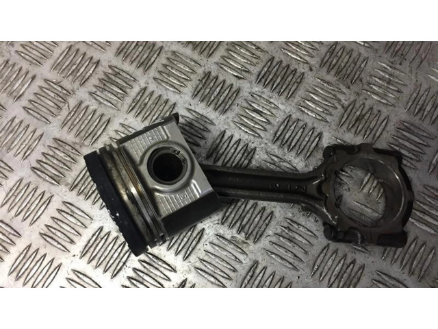 Píst Nissan Almera N16 pro naftový motor 2.2